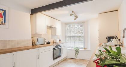 Cozy Cotswolds Retreat in Dursley