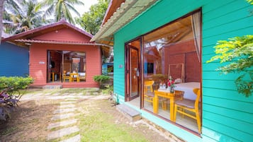 Deluxe Room, Garden View | In-room safe, blackout drapes, free WiFi