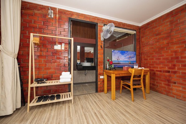 Habitación Deluxe con 2 camas individuales, vista al jardín | Caja de seguridad en la habitación, cortinas blackout y wifi gratis