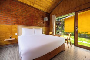 Deluxe Room, Garden View | In-room safe, blackout drapes, free WiFi