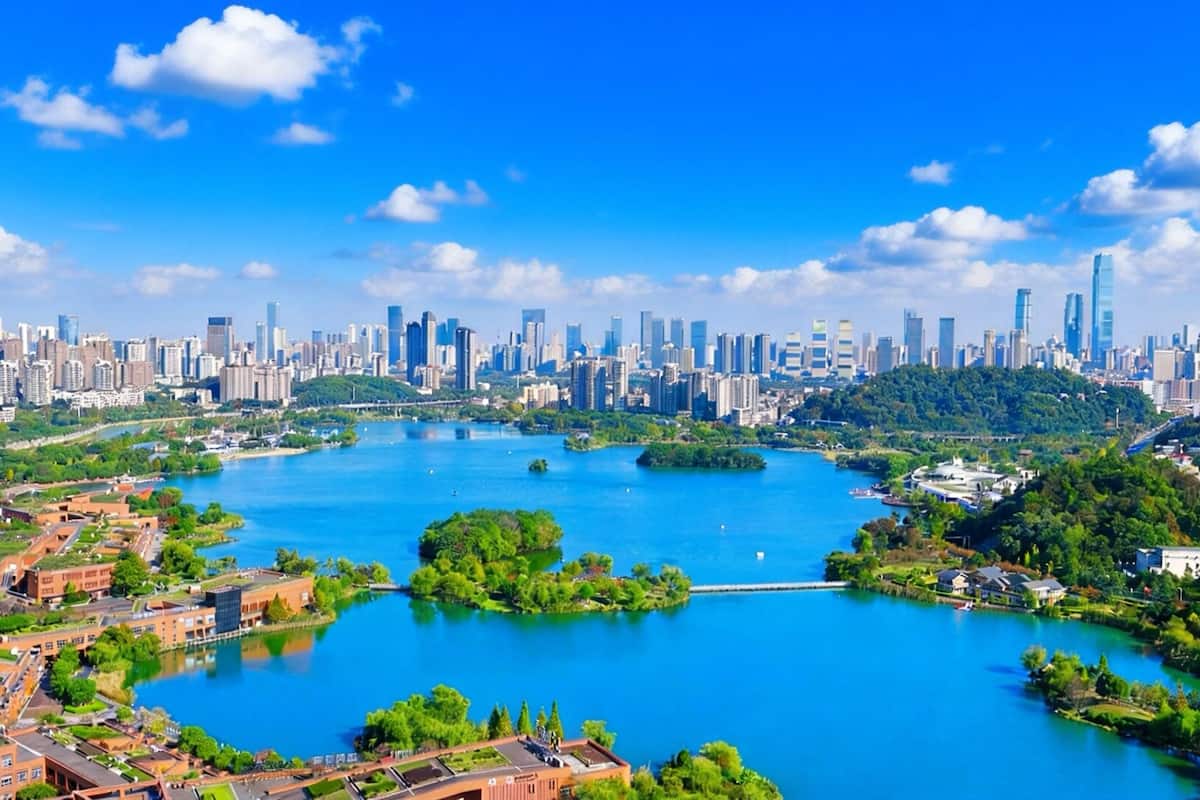 Premium bedding, down duvets, minibar, in-room safe