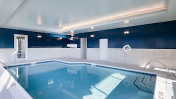 من حمّامات السباحة المغطاة