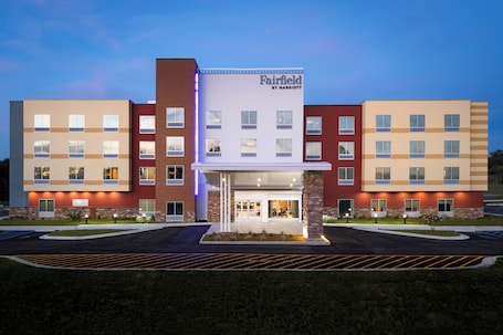 Exterior. Fairfield Inn & Suites Huntsville Madison