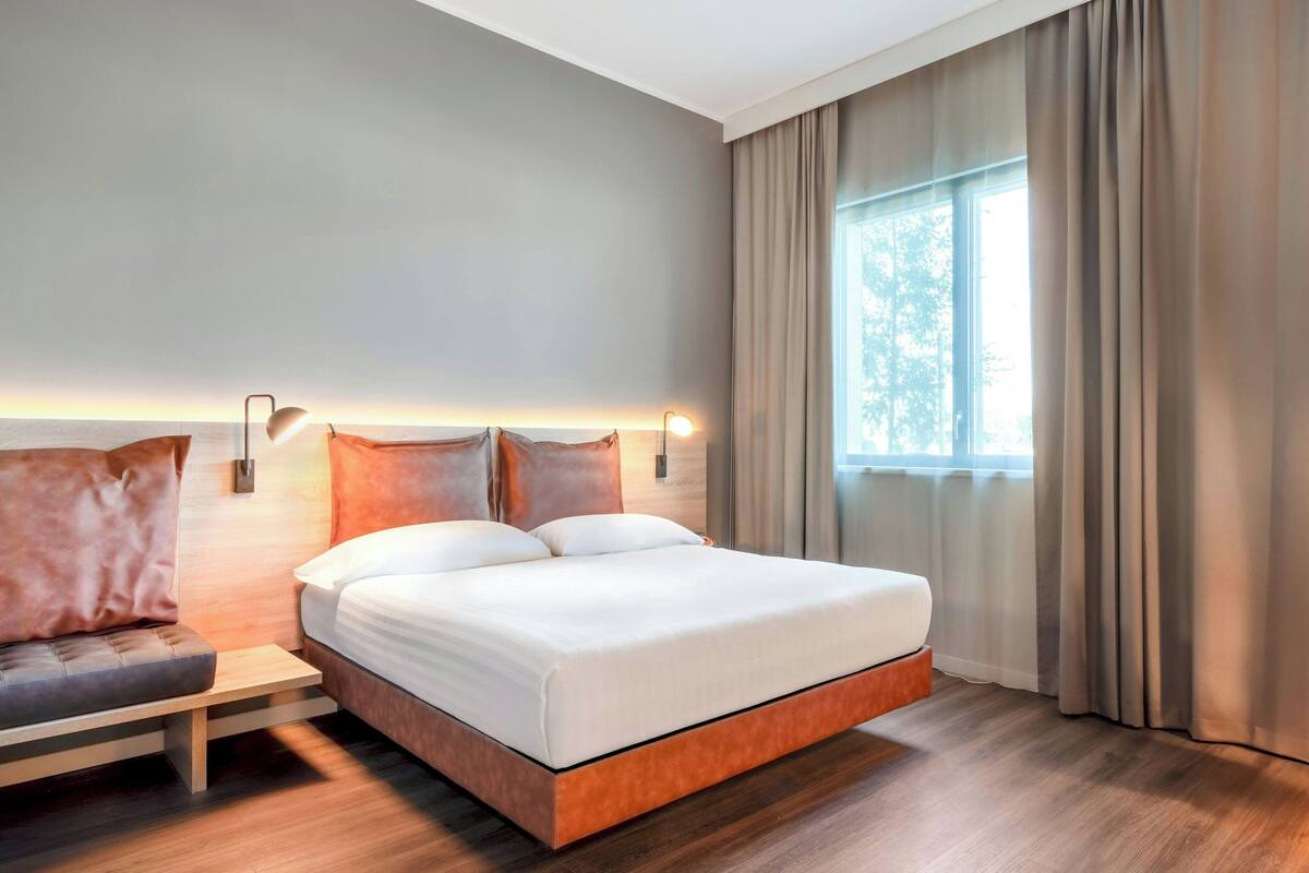 Room, 1 Double Bed | Egyptian cotton sheets, premium bedding, in-room safe, desk