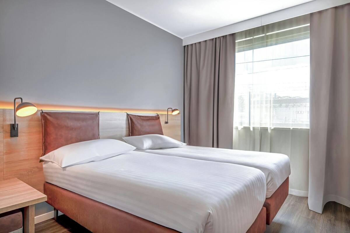 Room, 2 Twin Beds (View) | Egyptian cotton sheets, premium bedding, in-room safe, desk