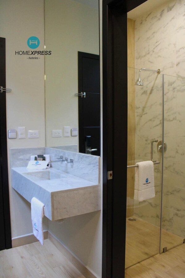 Deluxe Double Room | Bathroom | Shower, soap, shampoo, toilet paper