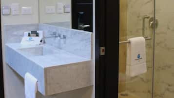 Deluxe Double Room | Bathroom | Shower, soap, shampoo, toilet paper