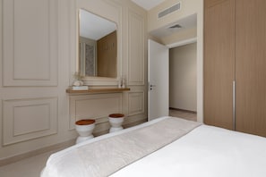 Apartment | 3 bedrooms - Creekside Elegance w Canal Vws at Creek Beach (Dubai)