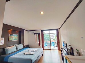 ห้องสแตนดาร์ดดับเบิล, วิวเมือง | โต๊ะทำงาน, พื้นที่ทำงานแบบใช้แล็ปท็อป, ผ้าม่านกันแสง, Wi-Fi ฟรี