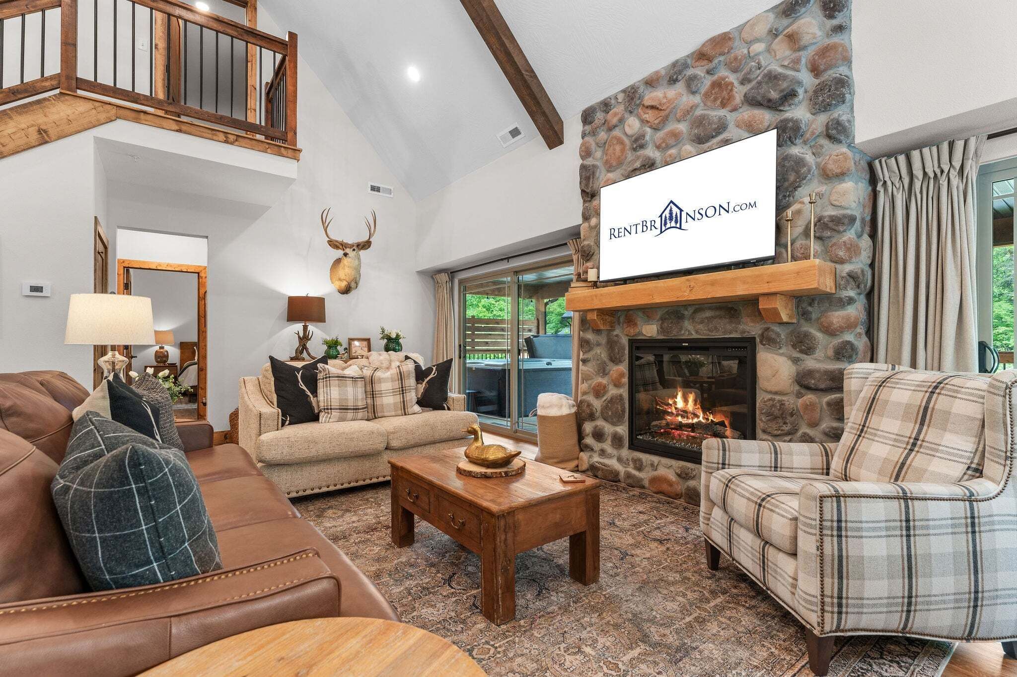 Smart TV, fireplace