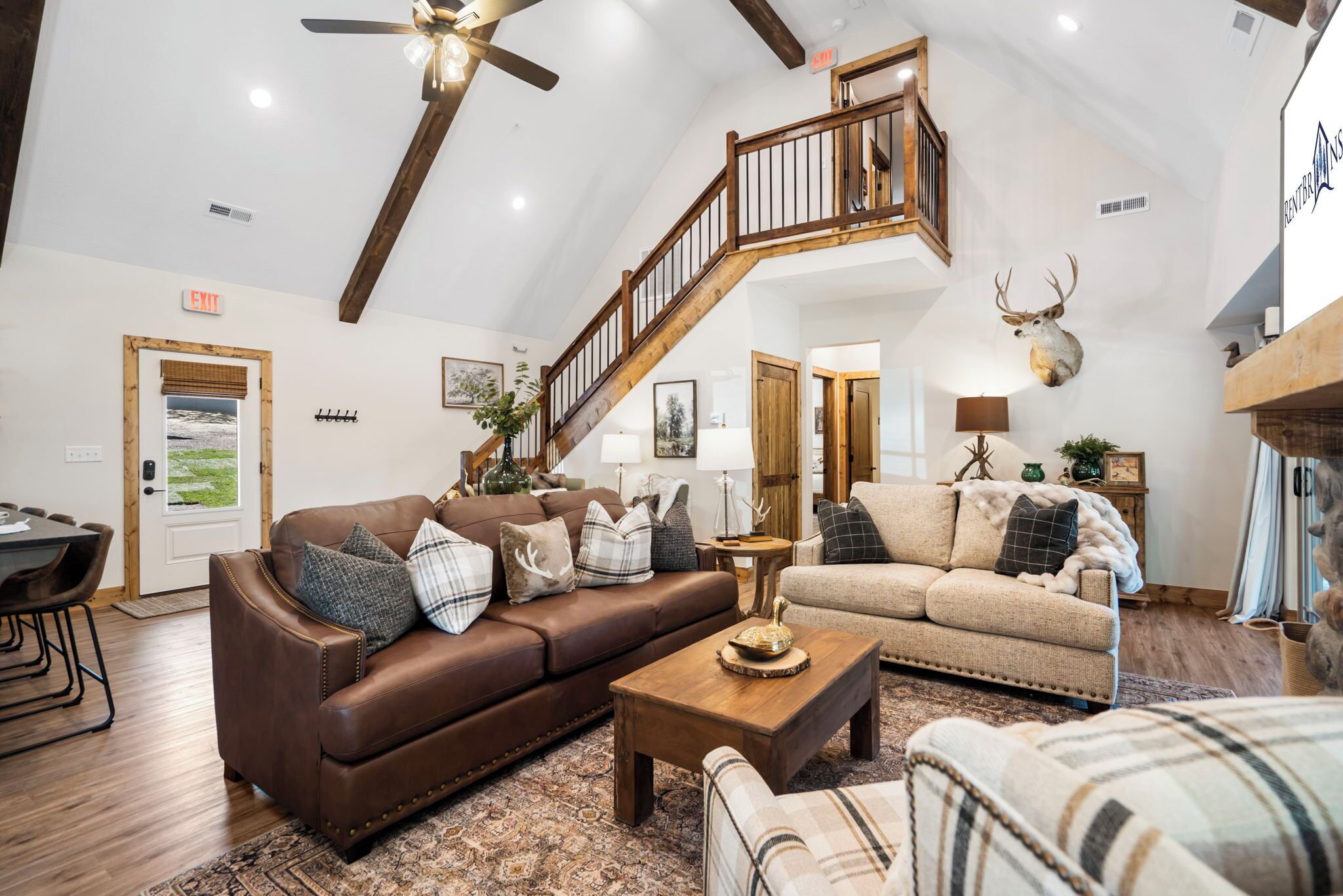 Smart TV, fireplace