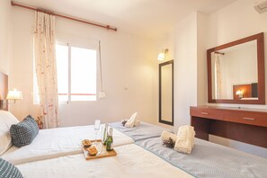 1 chambre, fer et planche Ă repasser, Wi-Fi gratuit, draps fournis