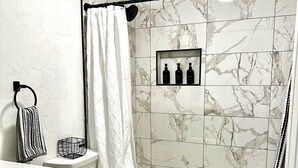 Hair dryer, towels, soap, toilet paper - My little house (Phoenix)