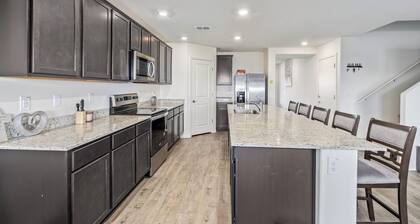 4-bedroom house in marvelous Buckeye with WiFi, AC. Enjoy your stay