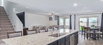 4-bedroom house in marvelous Buckeye with WiFi, AC. Enjoy your stay