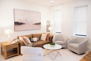 Smart TV - NEW! LUX 4BR + [Rooftop, Parking, Metro] (Washington)