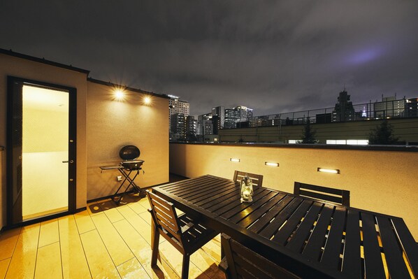 Phòng, không hút thuốc (3F Balcony Suite, No BBQ available) | Trang trí khác biệt, trang bị nội thất với thiết kế riêng biệt, bàn 