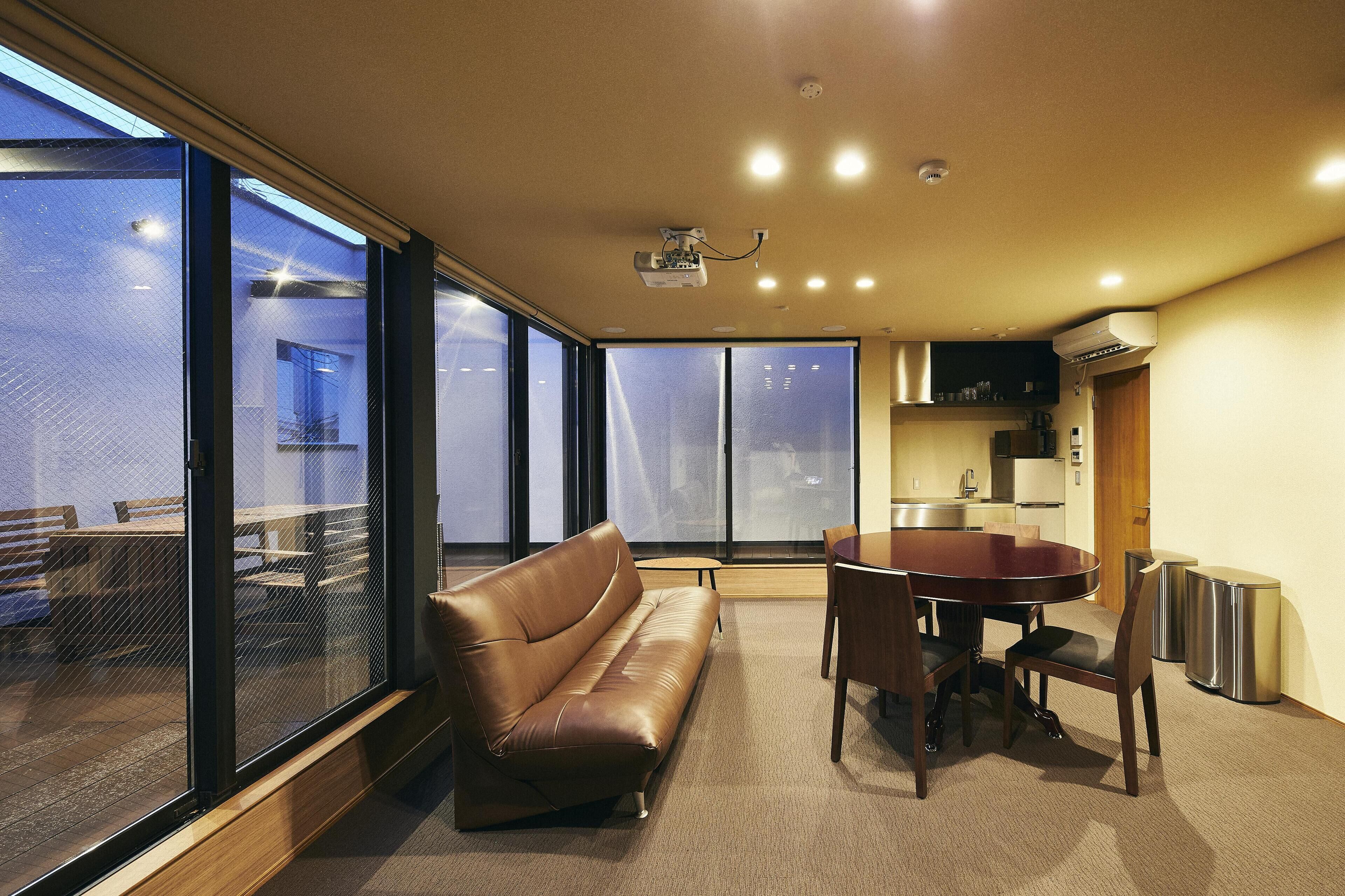 각각 다른 스타일의 인테리어, 각각 다르게 가구 비치, 책상, 무료 WiFi