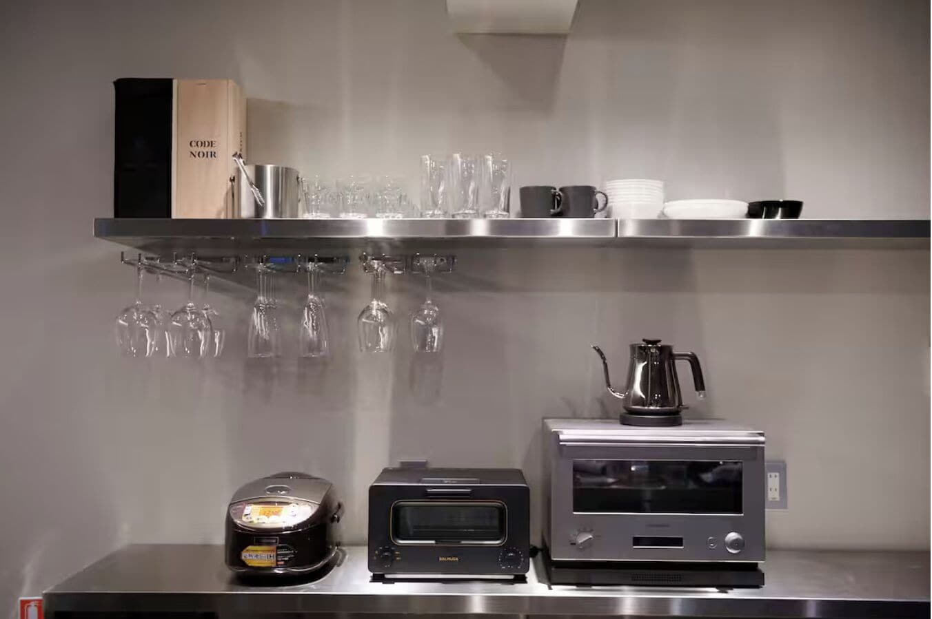 Full-size fridge, microwave, stovetop, cookware/dishes/utensils