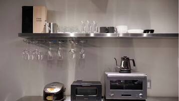 大型雪櫃/冰箱、微波爐、爐具、廚房用具/餐具/器皿