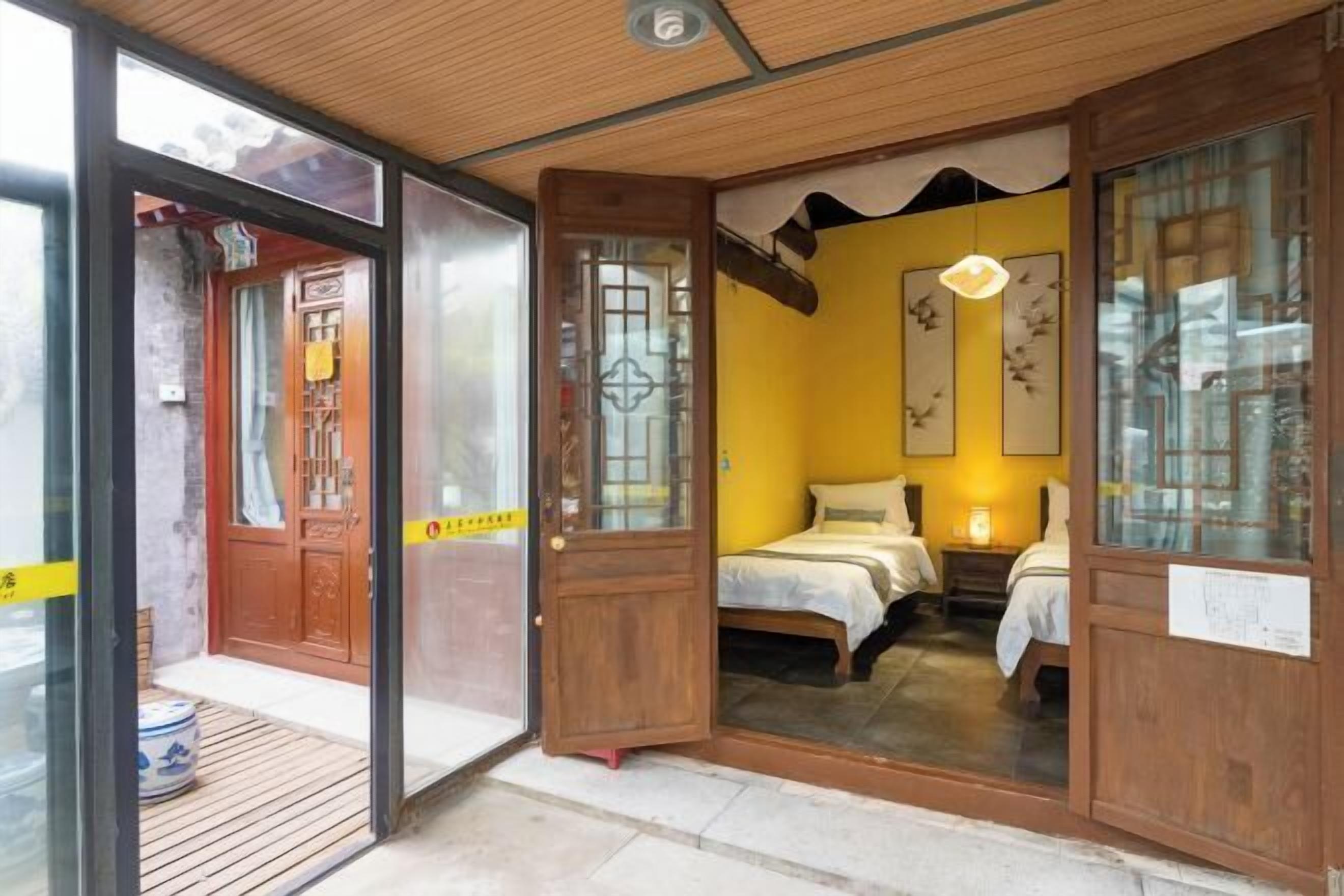 Laptop workspace, iron/ironing board, free WiFi