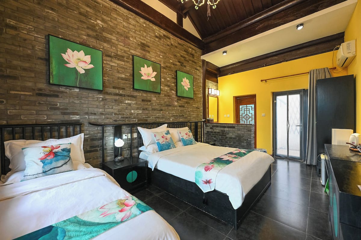 Comfort Triple Room | Laptop workspace, iron/ironing board, free WiFi