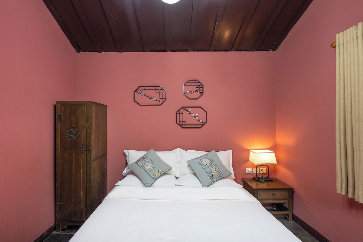 Classic Double Room | Laptop workspace, iron/ironing board, free WiFi