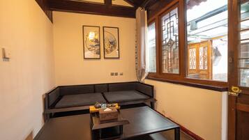 Laptop workspace, iron/ironing board, free WiFi