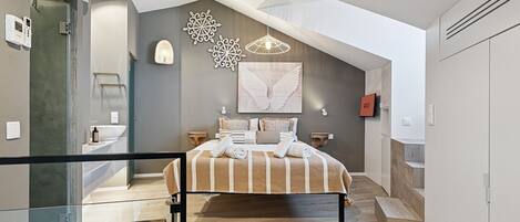 1 soverom, skrivebord, strykejern/-brett og internettilgang