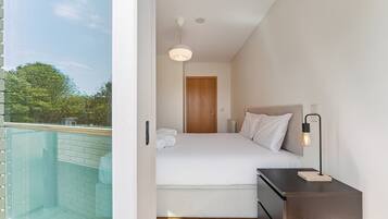 1 bedroom, iron/ironing board, internet, bed sheets