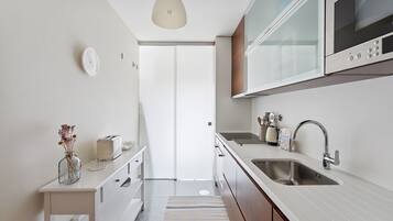 Fridge, microwave, oven, dishwasher