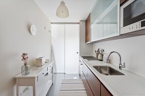 Fridge, microwave, oven, dishwasher - GuestReady - Modern apartment in Boavista (Boavista)