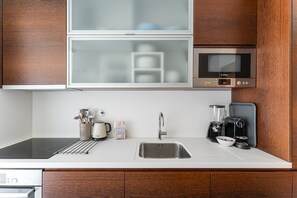 Kühlschrank, Mikrowelle, Ofen, Geschirrspüler