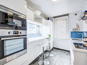 Refrigerador, microondas, horno y lavavajillas 