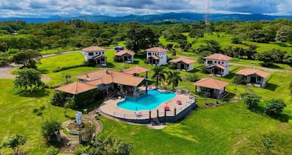 Country Hills Las Lajas