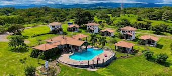 Country Hills Las Lajas