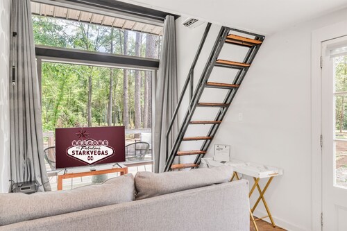 Stoneside, 2 Mi to MSU, Tiny Home w/ Deck