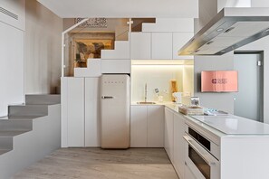 Frigorifero, microonde, forno, lavastoviglie