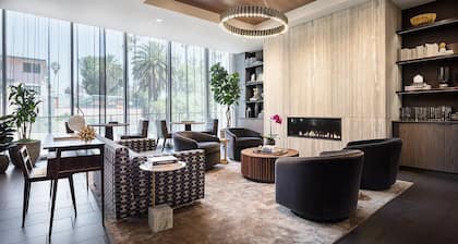 Unrivaled Luxury: Hollywood Terrace 2BD Penthouse with Panoramic Views!