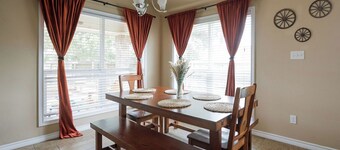 Aggieland Escape | 5BR w/ Backyard Theater + Mins to A&M