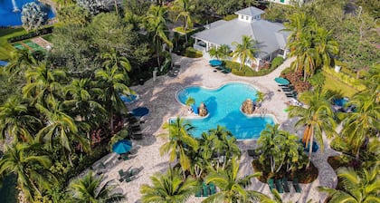 Lakefront retreat with heated pool, hot tub, gym & tennis