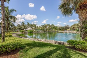 Property grounds - Family-friendly lakefront condo w/heated pool, hot tub, gym (Naples)