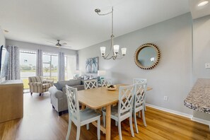 Dining - Family-friendly lakefront condo w/heated pool, hot tub, gym (Naples)