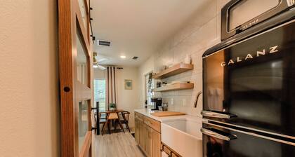 Luxurious & Modern Guest House in Orlando, FL