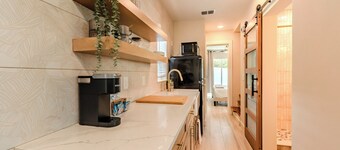 Luxurious & Modern Guest House in Orlando, FL