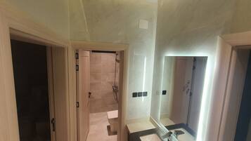 Serviettes fournies, savon, papier toilette