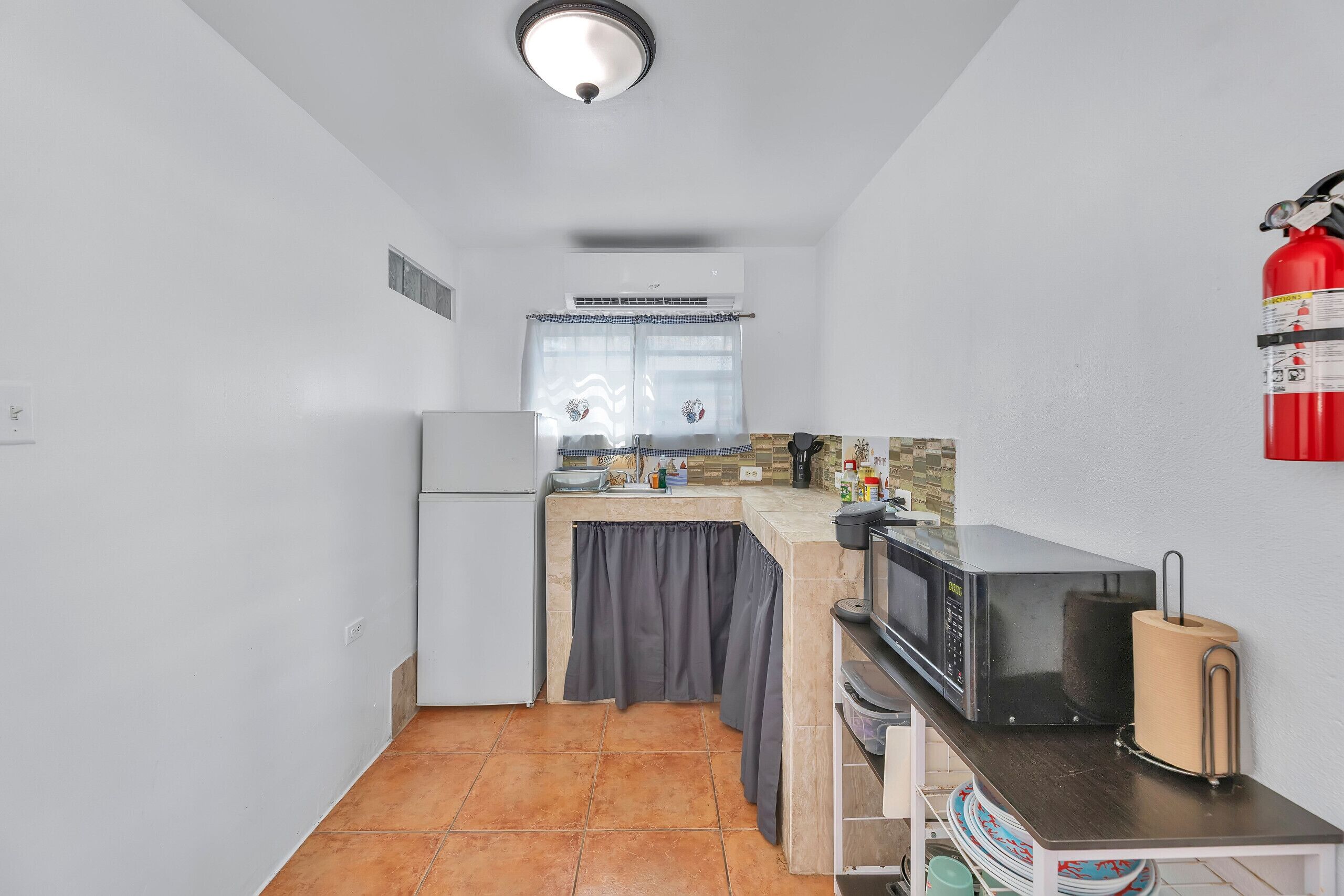 Fridge, microwave, coffee/tea maker, toaster