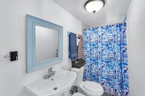 Dusj, hårføner, såpe og sjampo