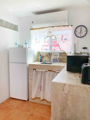 Fridge, microwave, coffee/tea maker, toaster