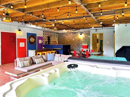 Rainforest View 4 bed 3 bath Hot Tub - Generator